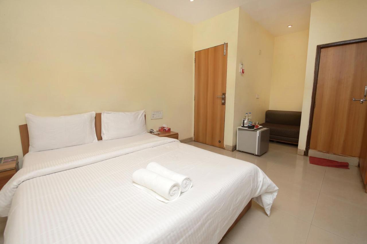 Westend Hotel Matheran Exterior foto